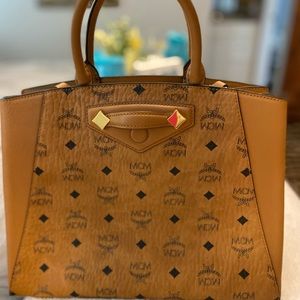 MCM BEAUTIFUL BAG (new)